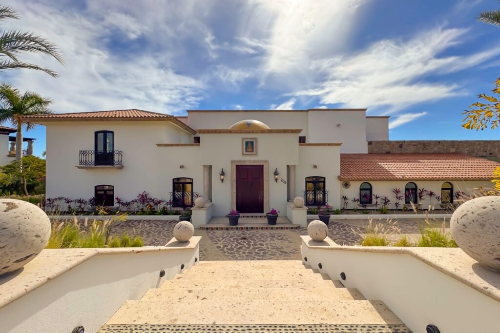 Four Seasons Cabo Palmilla Estates Nestled within the prestigious Palmilla community, this stunning 5-bedroom home offers the perfect blend of luxury and family-friendly comfort. Overlooking the pristine Arroyo 7 fairway of the renowned Palmilla golf course, the property boasts breathtaking ocean and golf course – 206 Av. Padre Kino, San Jose del Cabo, BS
