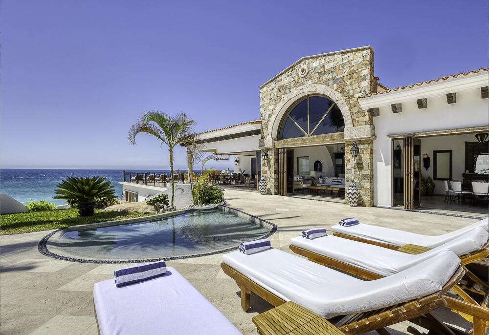 Four Seasons Cabo Pedregal Heights Villa Aurora is a quiet exploration of proportion, light, and horizon. Perched in Pedregal Heights at the highest point of in all of Los Cabos, the terrain opens to sweeping – 3 Demasias de la Laguna, San Jose del Cabo, BS