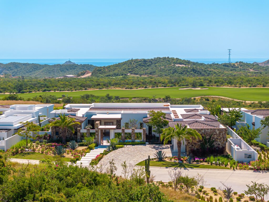 Four Seasons Cabo West Enclave Ritz-Carlton West Enclave, Ritz-Carlton Reserve Residence 10 offers an exceptional blend of modern luxury and serene coastal living. These single-level indoor/outdoor residences are thoughtfully designed to provide privacy and tranquility. Featuring expansive floor-to-ceiling windows, the homes showcase breathtaking – 37 El Parque, San Jose Corridor, BS