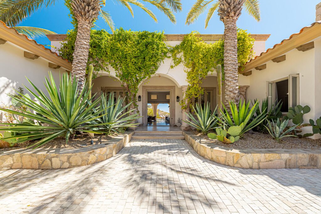 Four Seasons Cabo Palmilla Estates Nestled within the prestigious Palmilla community, this stunning 5-bedroom home offers the perfect blend of luxury and family-friendly comfort. Overlooking the pristine Arroyo 7 fairway of the renowned Palmilla golf course, the property boasts breathtaking ocean and golf course – Calle Los Altos, San Jose Corridor, BS