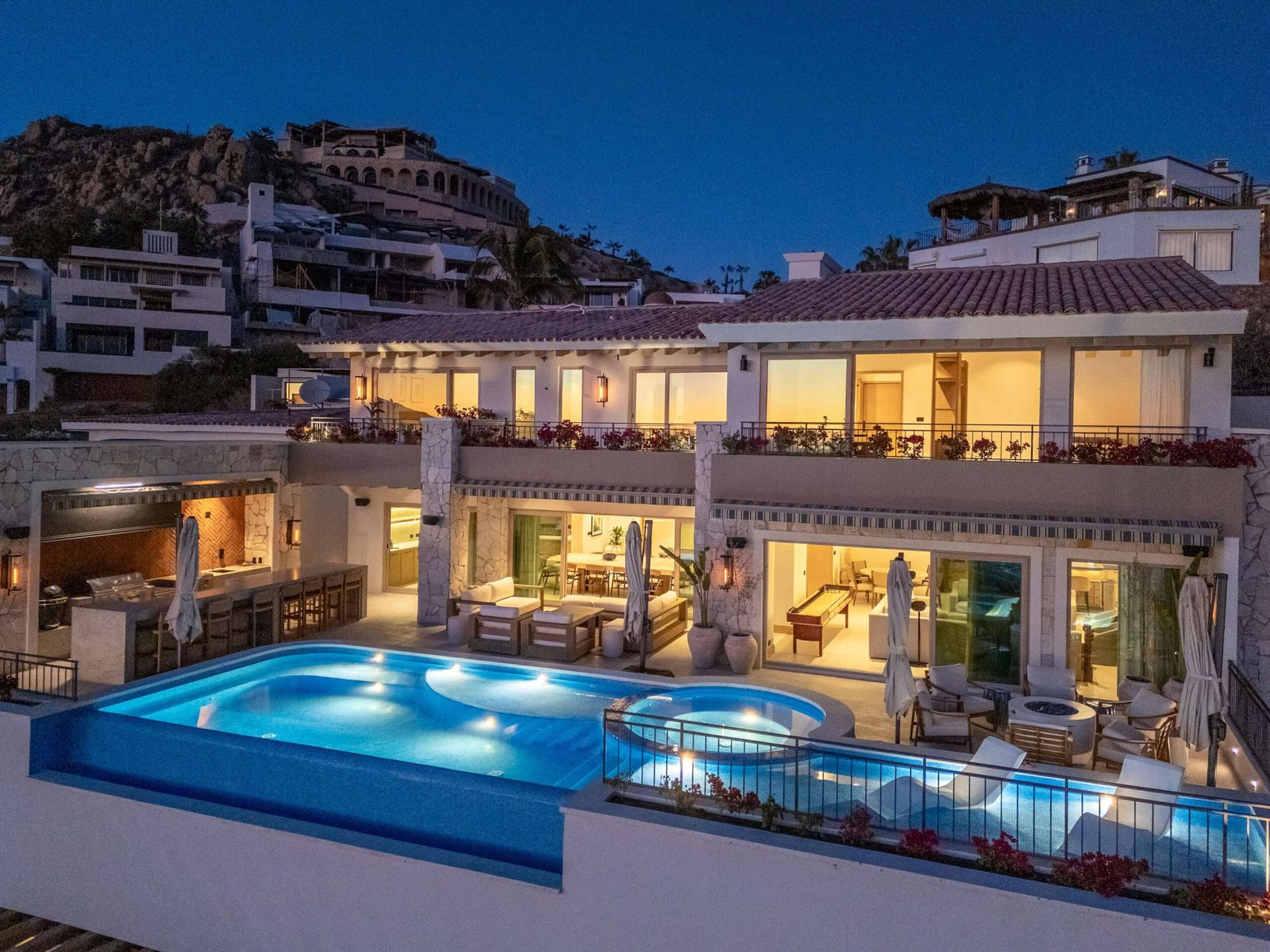 Four Seasons Cabo Migaloo Designed with avant-garde Mexican architecture and infused with a boho-chic flair, Migaloo 6 is a three- story home crafted for seamless indoor-outdoor living. The top floor offers breathtaking panoramic – Callejón de las campanas, Cabo San Lucas, BS