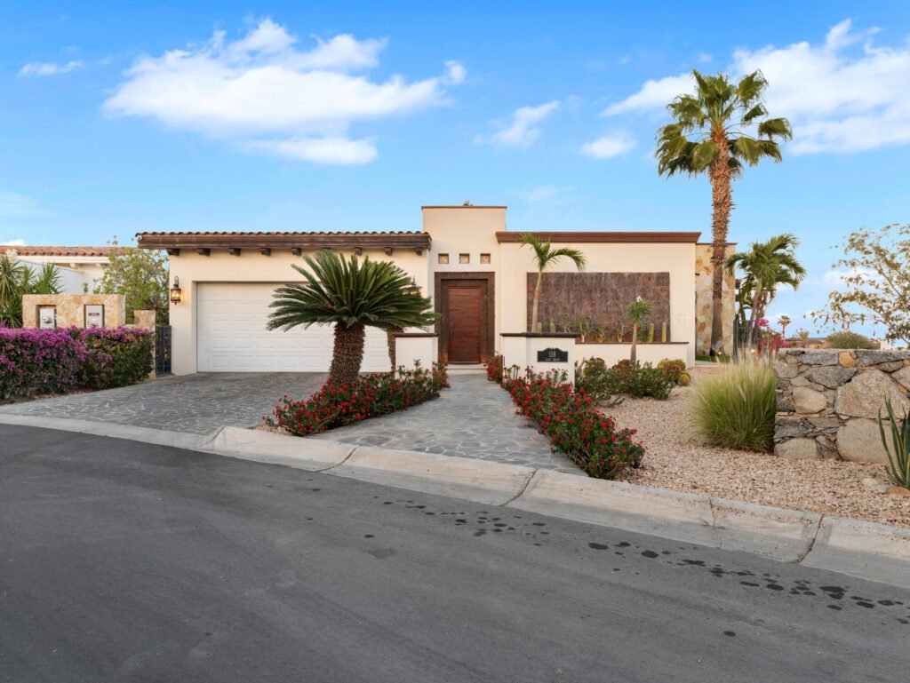 Four Seasons Cabo Cresta Del Mar Tucked away in the midst of San Lucas' corridor is the very exclusive private community of Cresta Del Mar. With very upscale homes of unique styles on large lots, CDM is a gated community in a friendly and convenient neighborhood close to amenities, restaurants, shopping, and easy access to the highway. Nearby are golf, beach, biking, and hiking trails. Casa El Deseo is a one-of-a-kind, ranch-style home nestled in this beautiful setting with ocean – Casa El Deseo, Cabo Corridor, BS