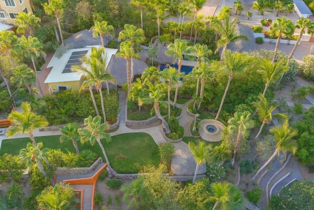 Four Seasons Cabo El Encanto Casa Cielo — Beachfront Hacienda Luxury in El Encanto de La LagunaCasa Cielo presents a rare opportunity to experience true beachfront living in the prestigious community of El Encanto de La Laguna. This 4-bedroom, 4-bathroom private villa blends timeless Hacienda architecture with refined, modern luxury finishes, all set on a pristine stretch of sand with panoramic ocean – Costa Azul / Gringo hill, San Jose del Cabo, BS