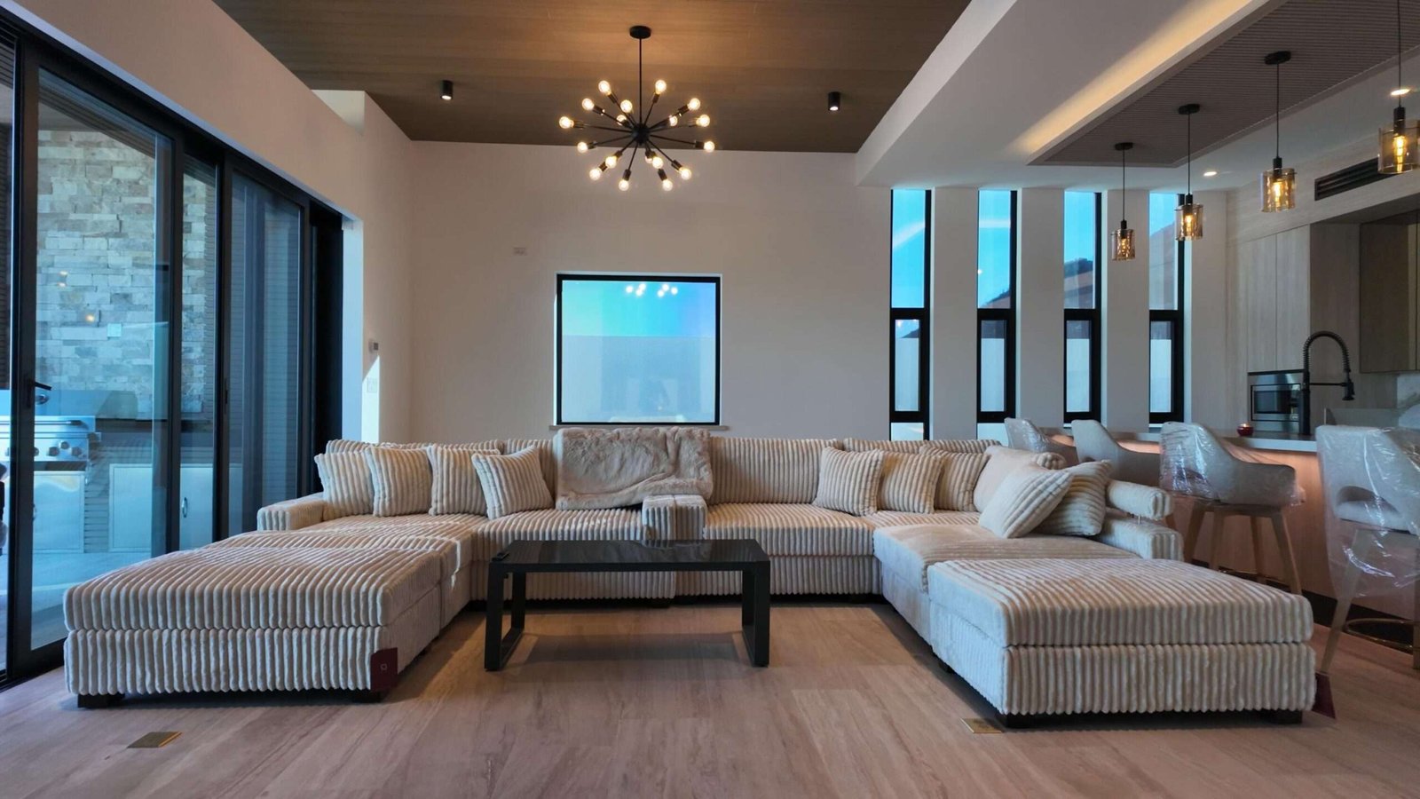 Four Seasons Cabo Pedregal Csl Casa LA MARACAIntroducing a truly one-of-a-kind villa located in Pedregal, the most exclusive and prestigious community in Cabo San Lucas.This extraordinary 12-suite property has been recently remodel with world-class architectural design, blending luxury, functionality, and complete privacy in every space.Designed for visionary owners, Casa LA MARACA represents an exceptional opportunity, whether as a private residence or as a high-performing luxury vacation rental.Casa LA MARACA not only offers a privileged ocean for sale