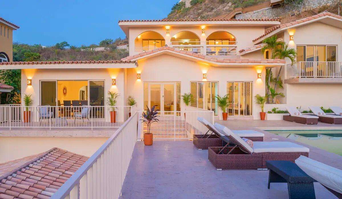 Four Seasons Cabo Pescadero This 1 Bedroom/3 Bathroom beachfront home set on the stunning beach in the El Gavilan area of Pescadero features breathtaking – Costa Villa 103, C. Barrancas, Cabo San Lucas, BS