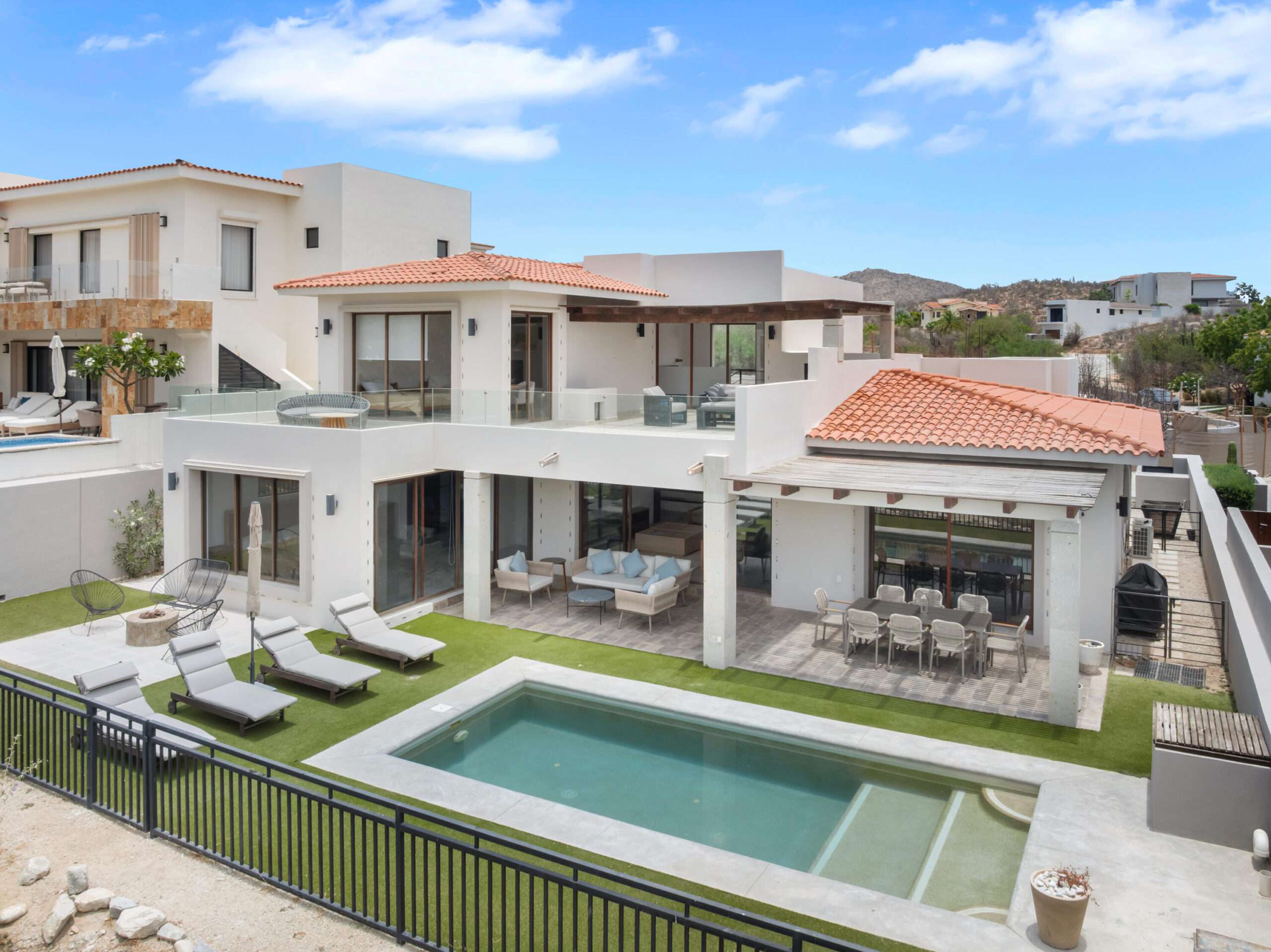 Four Seasons Cabo Los Valles An exceptional opportunity in the exclusive Los Valles community at Club Campestre San José. Perfectly positioned just steps from the iconic 17th green and only a few yards from the signature 18th hole, this beautifully furnished residence offers stunning golf course – Los Valles, San Jose del Cabo, BS